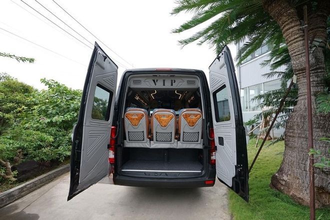 Xe Hưng Thịnh Phát Limousine Mặt sau xe Limousine 9 chỗ VIP