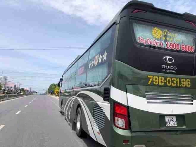Xe Cúc Tùng Limousine Mặt sau xe Bên hông xe Giường nằm 32 chỗ