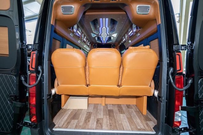 Xe Mũi Né Happy Tour Limousine  Ghế ngồi Limousine Solati 12 chỗ