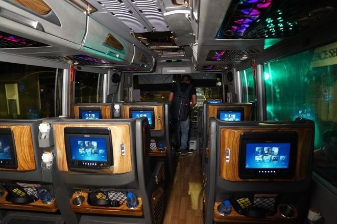 Xe 3S Limo Nội thất Tiện ích Dcar ghế ngồi thương gia 15 chỗ