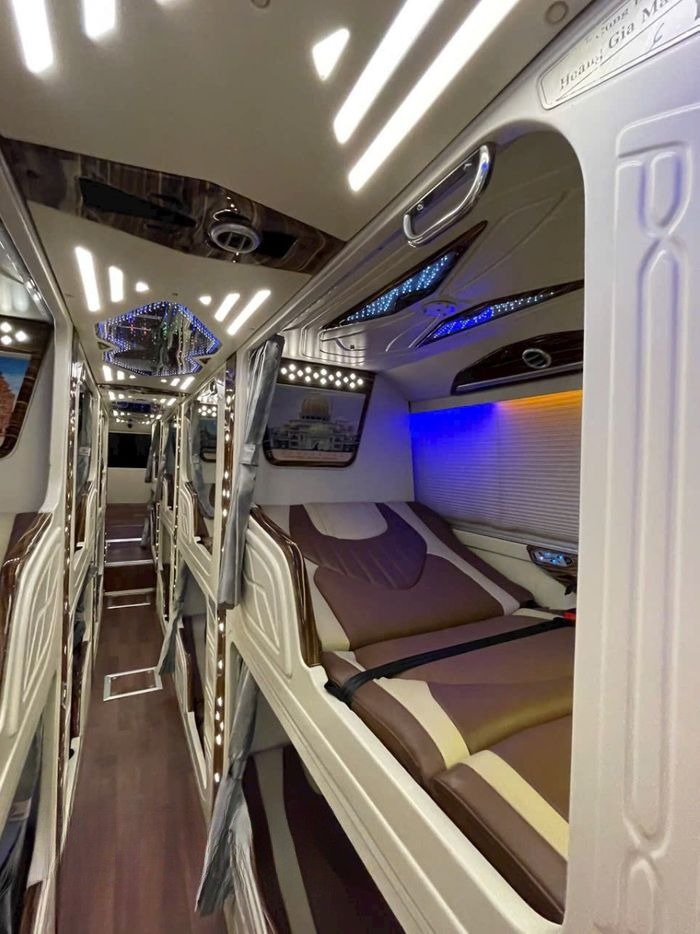 Xe Kết Đoàn Cát Bà Nội thất Tiện ích Limousine giường phòng 20 chỗ 