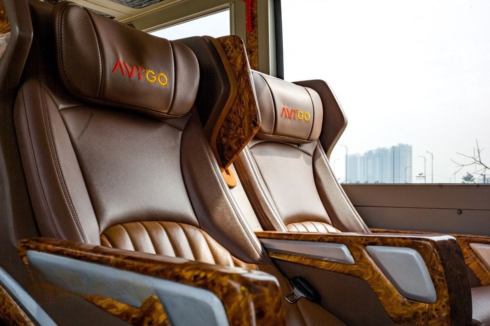 Xe AVIGO Ghế ngồi Tiện ích Limousine 18 chỗ