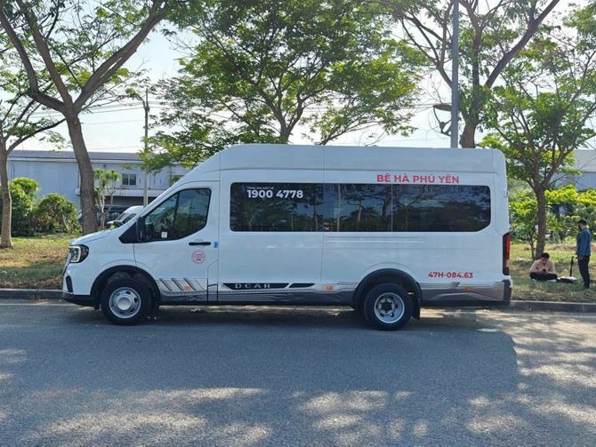 Xe Bê Hà (Phú Yên) Bên hông xe Limousine 11 chỗ massage