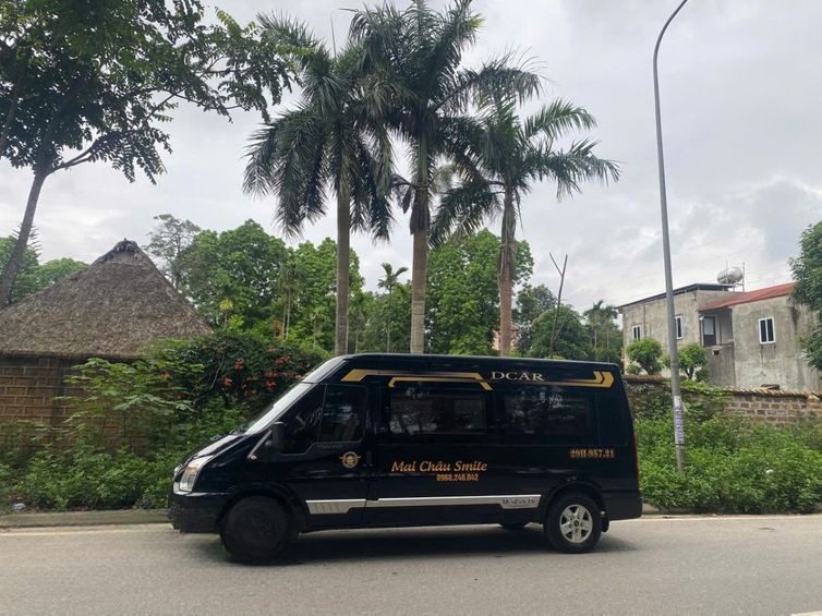 Xe Phương Hạ Limousine Bên hông xe Limousine 9 chỗ