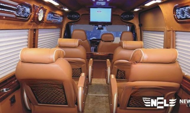 Limousine 9 chỗ VIP New Enjoy