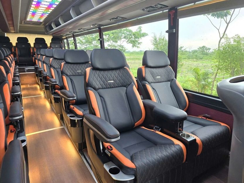 Xe Ninh Bình Excursion Transport Tiện ích Nội thất Limousine 23 chỗ