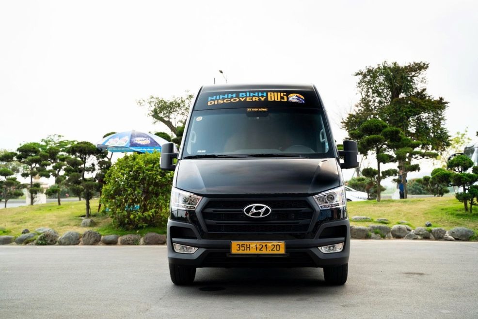 Xe Ninh Bình Discovery Bus Mặt trước xe Limousine 11 chỗ