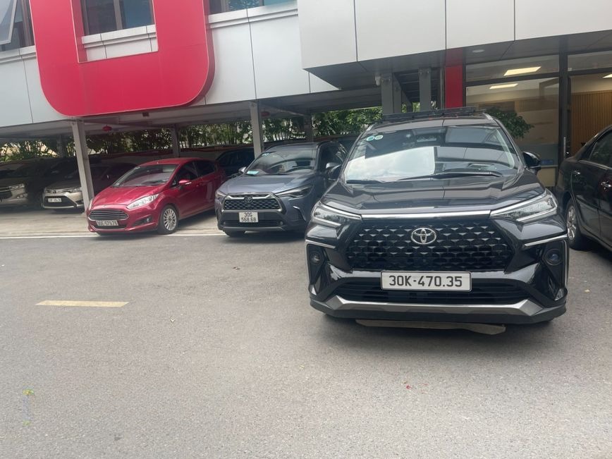 Xe Lovabus Mặt trước xe xe 7 chỗ