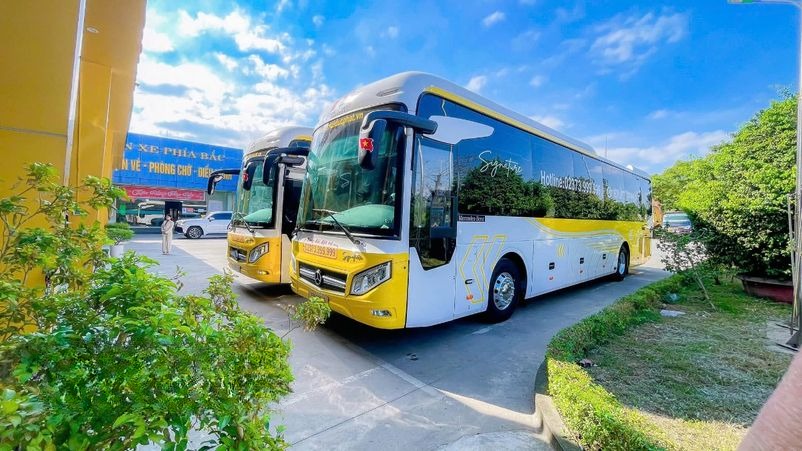 Xe Đức Phát (Thanh Hóa) Bên hông xe Limousine 24 phòng