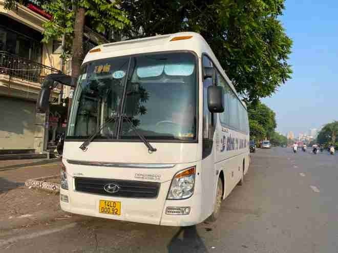 Xe Apec Travel Mặt trước xe 