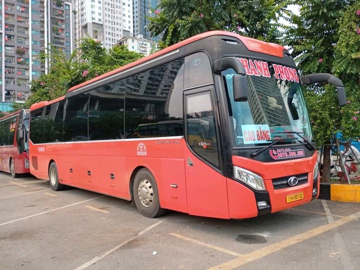 Xe Thanh Phong (Cao Bằng) Bên hông xe Mặt sau xe Giường 36 chỗ