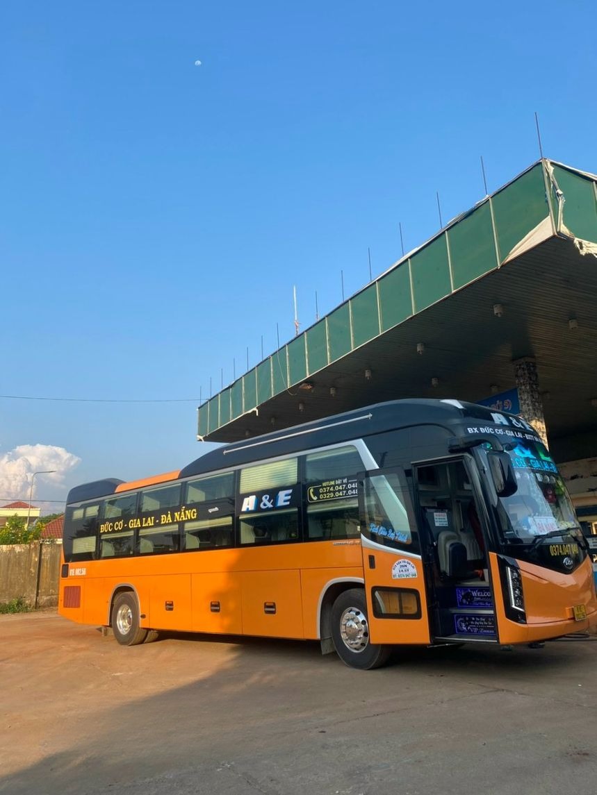 Xe A&E Travel Bên hông xe Limousine 24 phòng