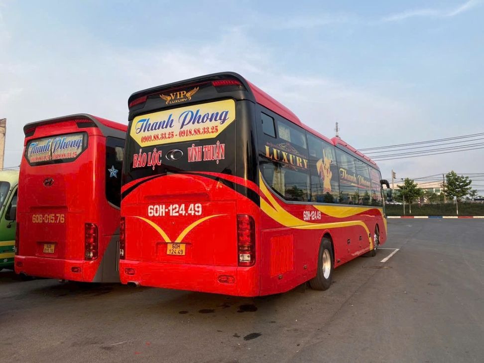 Xe Thanh Phong Mặt sau xe Bên hông xe Giường 34 chỗ