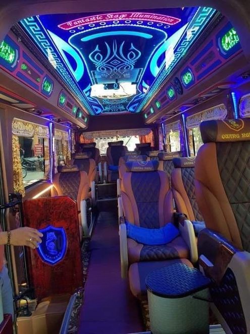Xe Quang Nghị Tiện ích Limousine 12 chỗ VIP