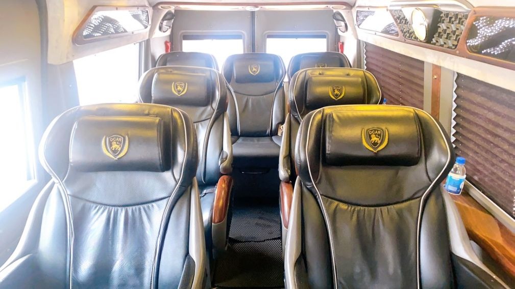 Xe Việt Hiếu Nội thất Limousine 9 chỗ