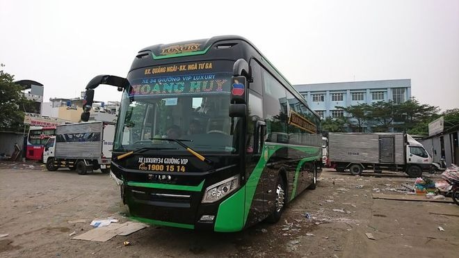 Xe Hoàng Huy (Quảng Ngãi) Mặt trước xe Bên hông xe Luxury 34 giường VIP