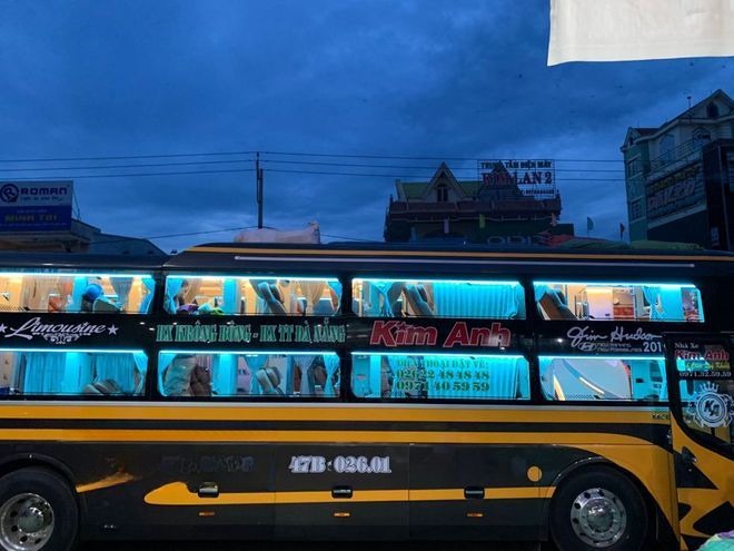 Xe Kim Anh Bên hông xe Limousine 32 Phòng