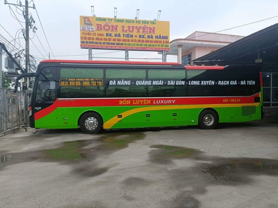 Xe Bốn Luyện Express Bên hông xe Giường nằm 40 chỗ 