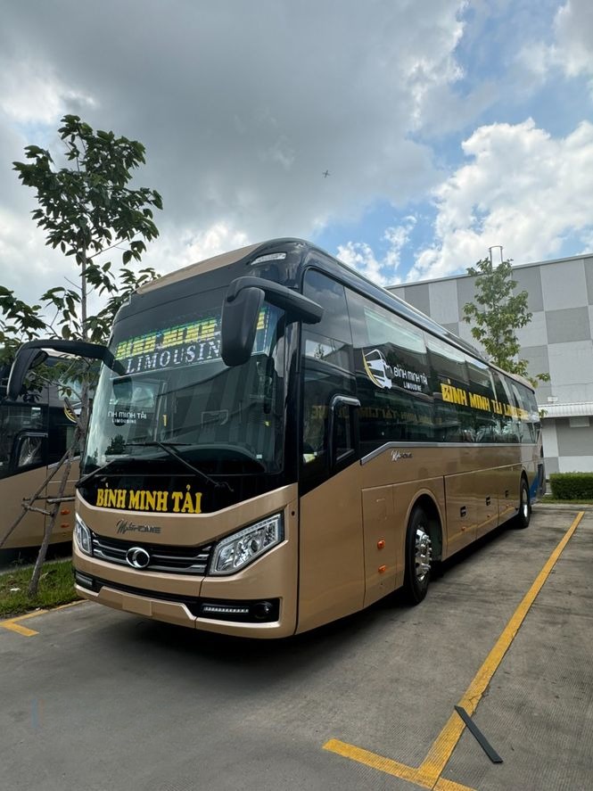 Xe Bình Minh Tải Mặt trước xe Bên hông xe Limousine 22 Phòng Đôi