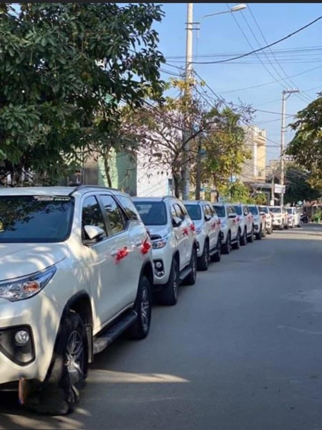 Xe Limousine Duy Tân Mặt trước xe Fortuner 7 chỗ
