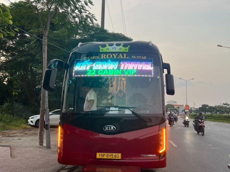 Xe Kết Đoàn Travel Mặt trước xe xe Cabin cung điện 22 phòng