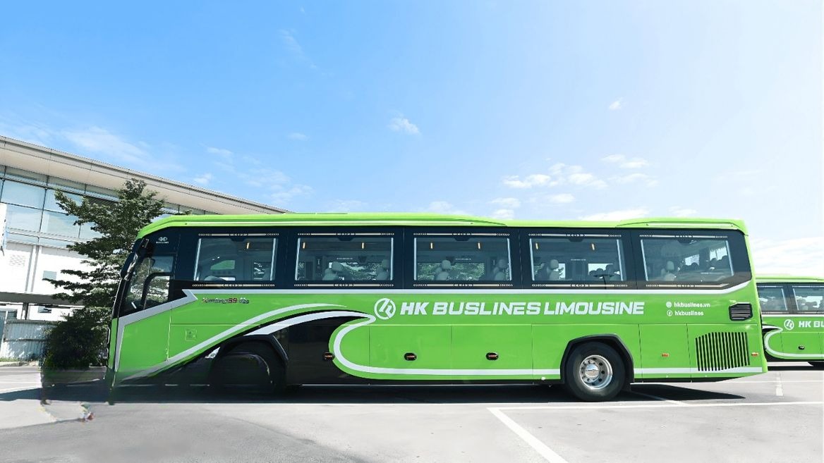 Xe HK BUSLINES Bên hông xe Limousine 28 chỗ