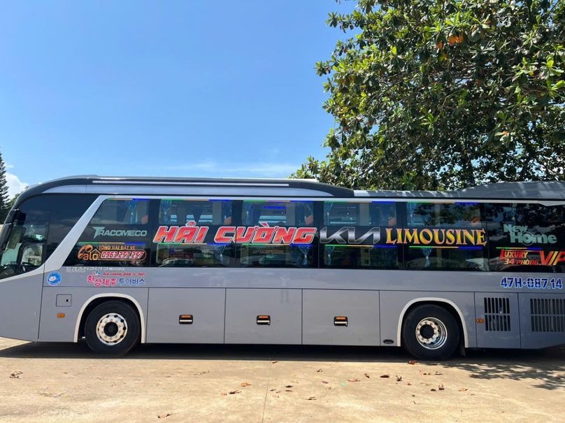 Xe Hải Cường Bên hông xe Giường nằm Limousine 34 phòng