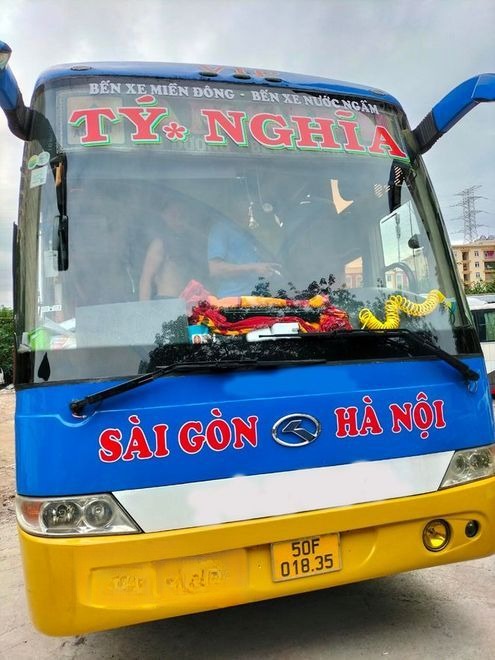 Xe Hoàng Long TN Mặt trước xe Giường nằm 40 chỗ