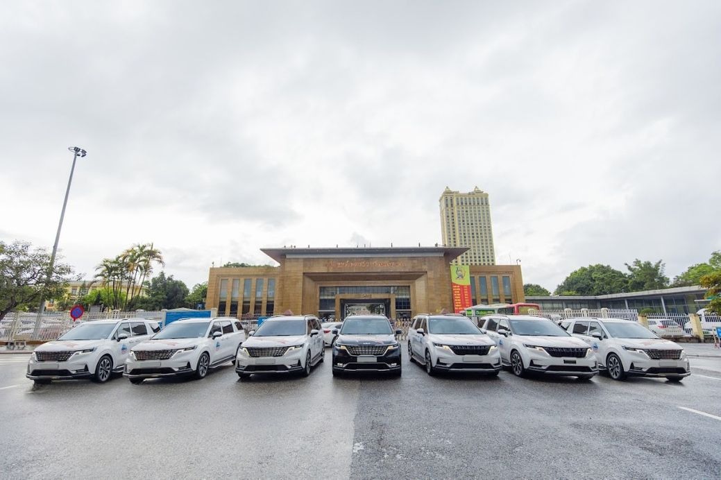 Xe Móng Cái Luxury Mặt trước xe Xe 7 chỗ