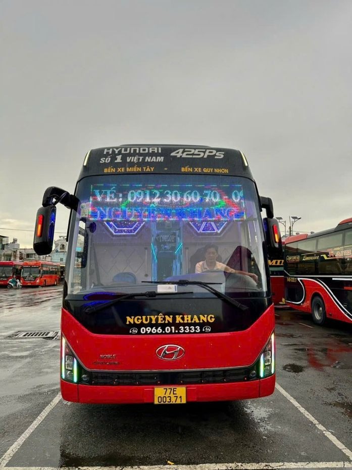 Xe Nguyên Khang Limousine Mặt trước xe Limousine 24 phòng