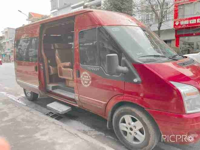 Xe Thành Trung Limousine Bên hông xe Limousine 9 chỗ 