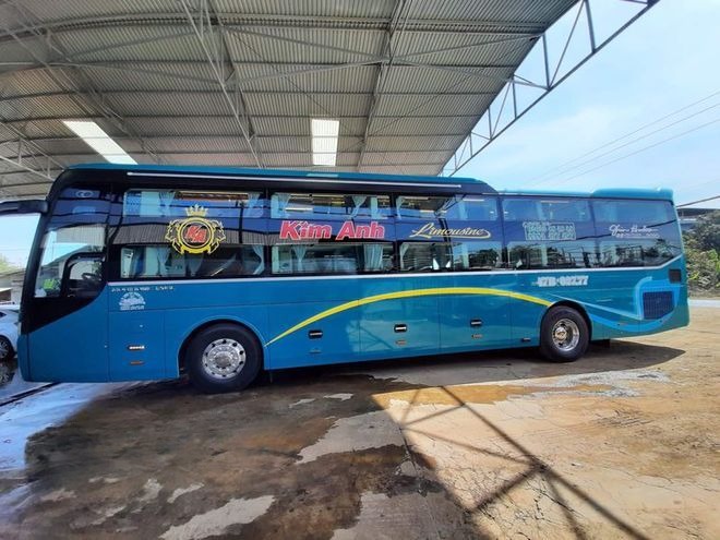 Xe Kim Anh Bên hông xe Limousine 34 Phòng