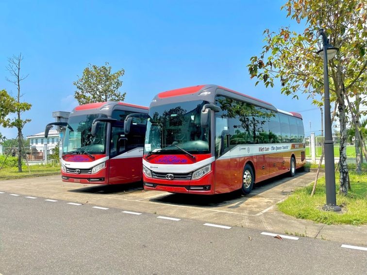 Xe Việt Lào (Đà Nẵng) Bên hông xe Mặt trước xe Limousine 22 Phòng