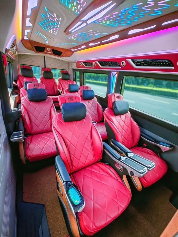 Xe Kim Hùng Ghế ngồi Tiện ích Nội thất Limousine 11 chỗ
