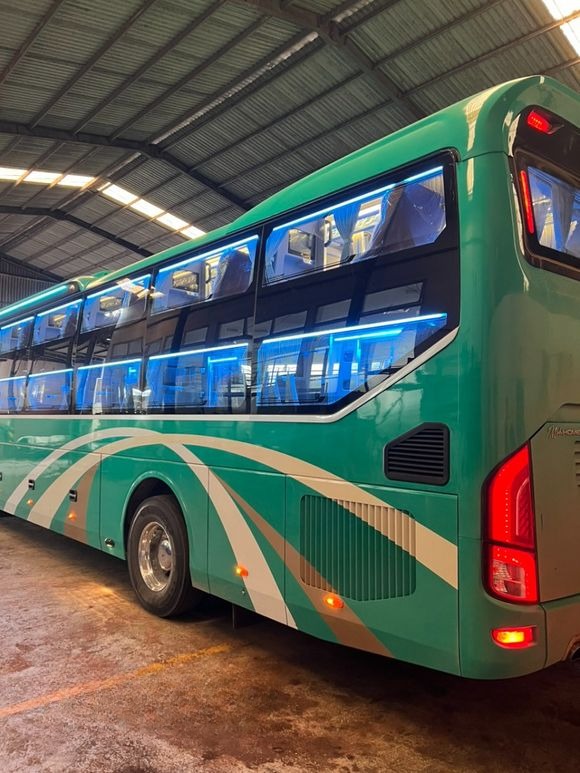 Xe Sáu Bản Mặt sau xe Bên hông xe Giường nằm Limousine giường nằm 34 chỗ