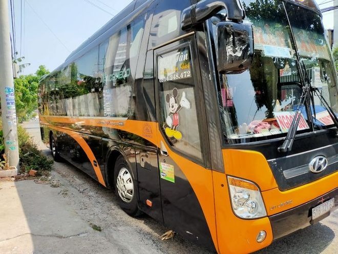 Xe Lovabus Mặt trước xe Bên hông xe Giường nằm 44 chỗ