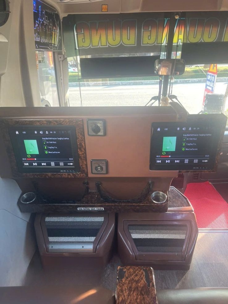 Xe Tân Quang Dũng Limousine Tiện ích Limousine 15 chỗ