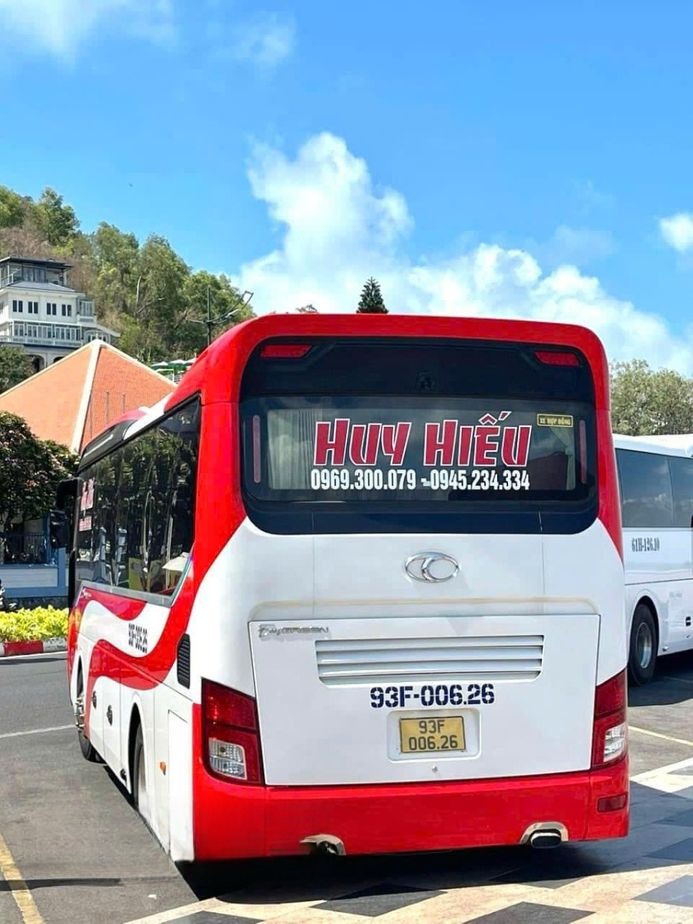 Xe Huy Hiếu Mặt sau xe Ghế ngồi 29 chỗ