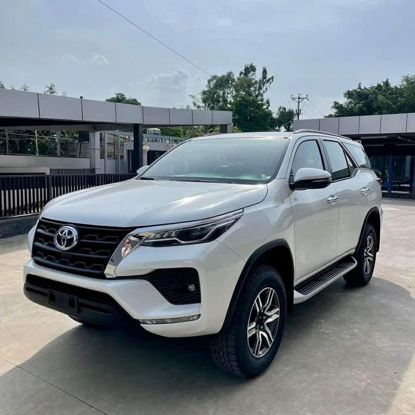 Xe Đình Dũng Car Mặt trước xe Bên hông xe Ghế 7 chỗ ngồi