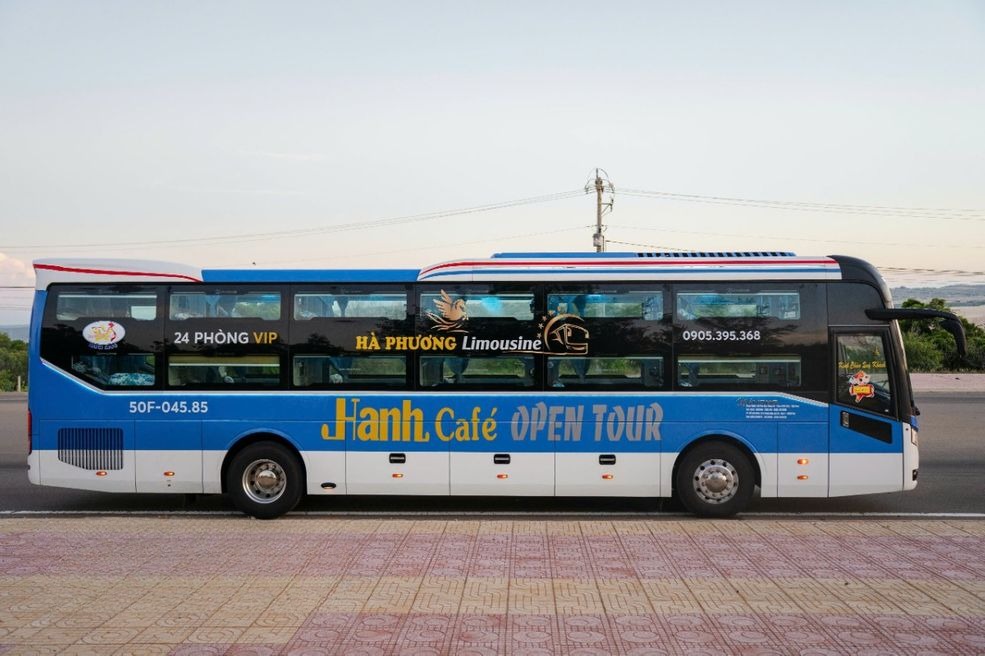 Xe Hạnh Cafe Bên hông xe Limousine 24 Phòng 
