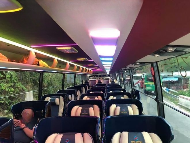 Xe Ninh Quỳnh Car Vip Tiện ích Nội thất Limousine 25 chỗ VIP