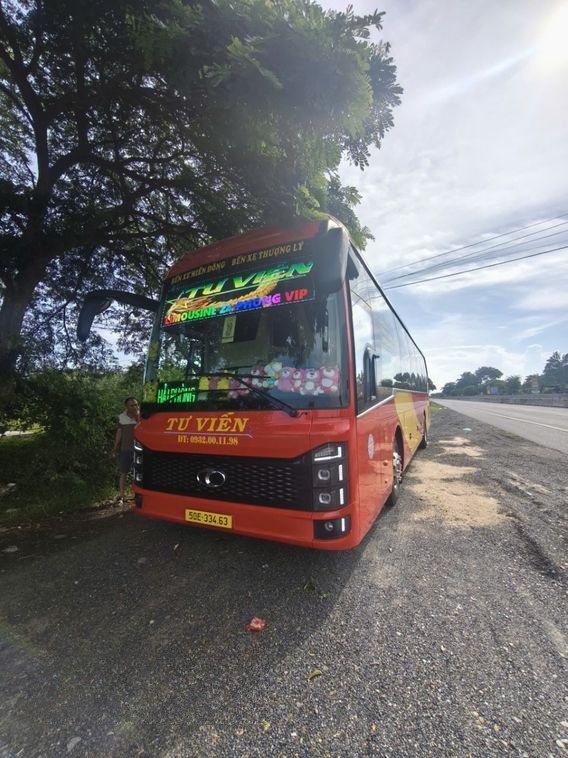 Xe Tư Viễn Mặt trước xe 24 cabin VIP