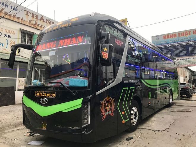 Xe Lovabus Mặt trước xe Limousine giường nằm 34 chỗ