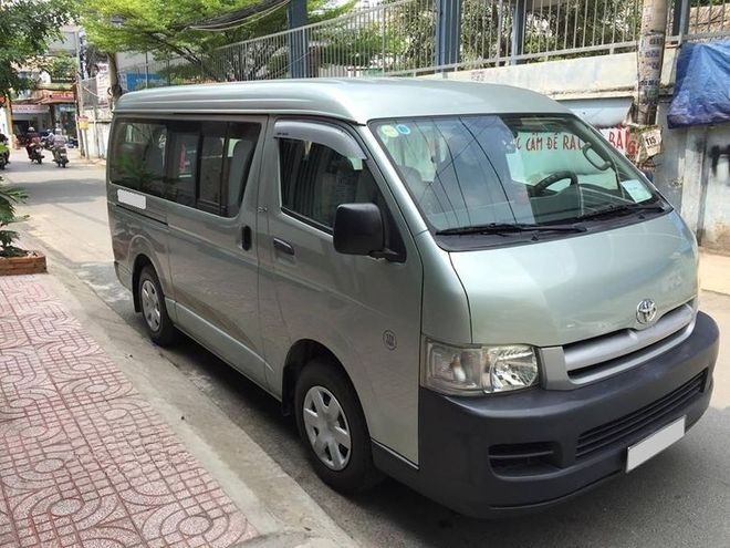 Xe Lộc Thủy Mặt trước xe Bên hông xe Hiace 6 chỗ