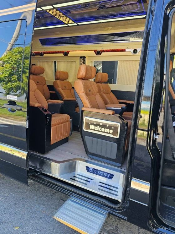Xe Quang Minh Limousine Nội thất Limousine 9 chỗ