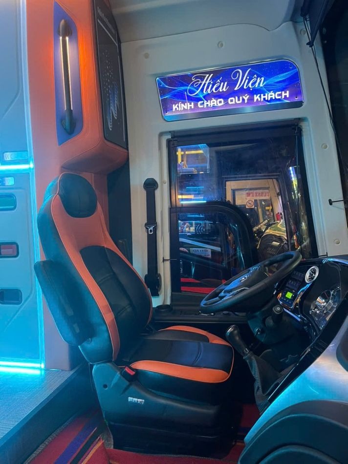 Xe Hiếu Viện Nội thất Limousine 32 phòng