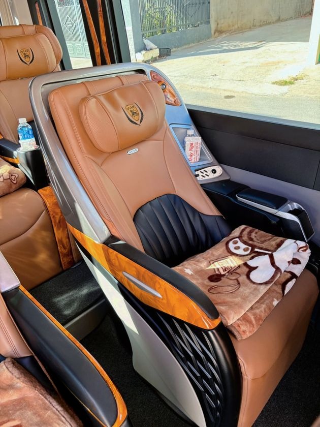 Xe Thúy Nga (Liên Hương) Ghế ngồi Tiện ích Nội thất Limousine 9 chỗ