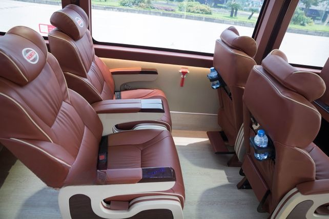 Xe Cát Bà Express Tiện ích Limousine 16 chỗ VIP