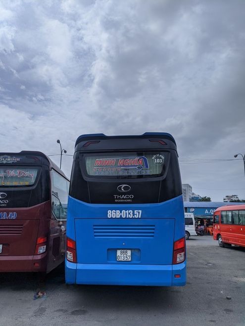 Xe Lovabus Mặt sau xe Giường nằm 41 chỗ