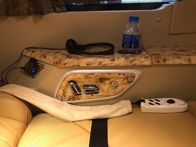 Xe Lovabus Tiện ích Nội thất Limousine giường phòng 21 chỗ